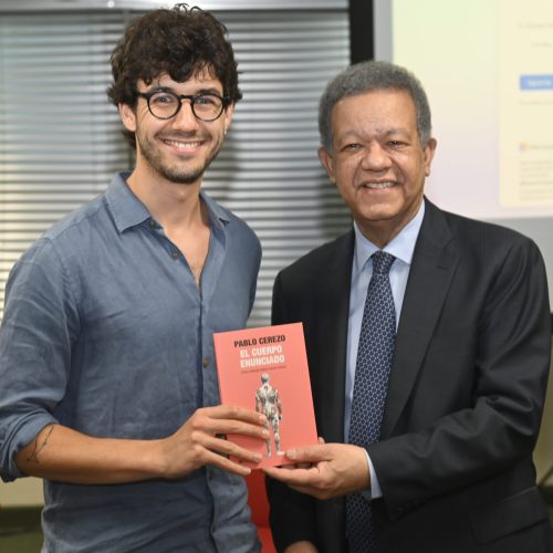 La lectura como refugio: Pablo Cerezo destaca el valor del libro físico en la era digital.